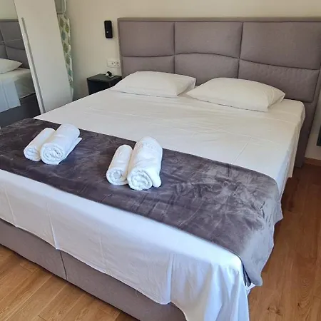 Emma - Luksuzna Kuca S Bazenom Wellness & Ražanac