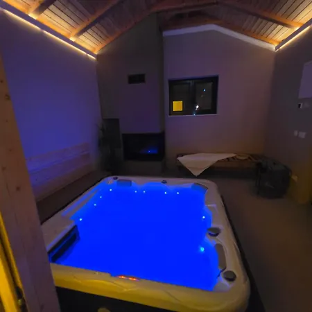 Emma - Luksuzna Kuca S Bazenom Wellness & Razanac
